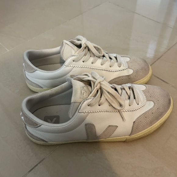 Veja Volley Sneakers - Picture 8 of 9